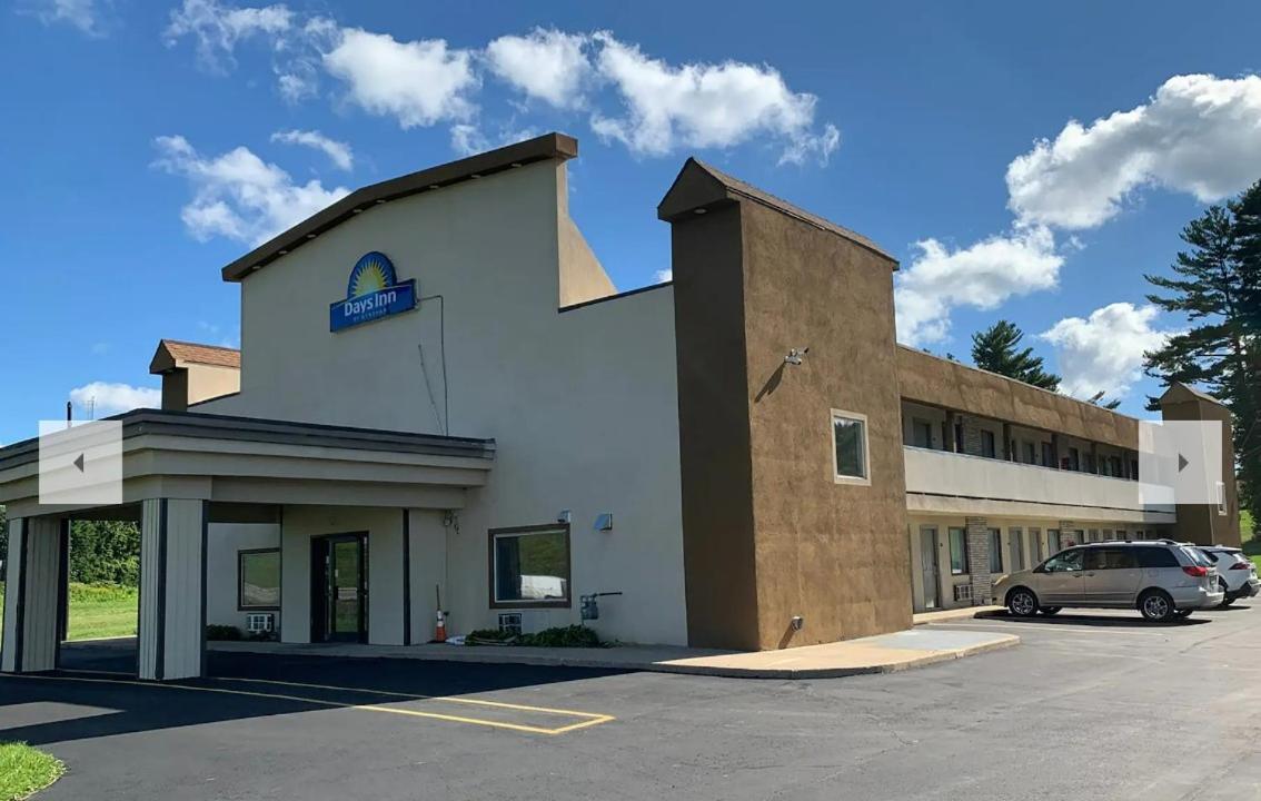 Days Inn By Wyndham Bellville Mansfield Exterior photo